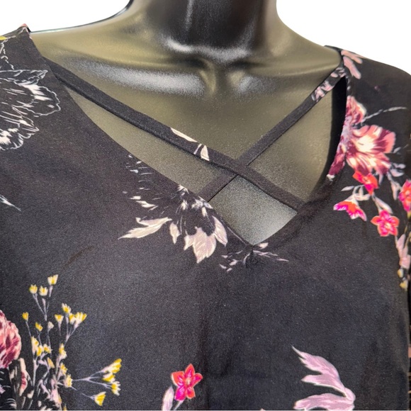 ‘Mudd’ black floral tie front top with pink and purple flowers - size S - Picture 3 of 7